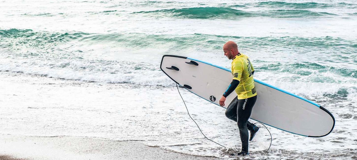 Surfer ved Klitmøller