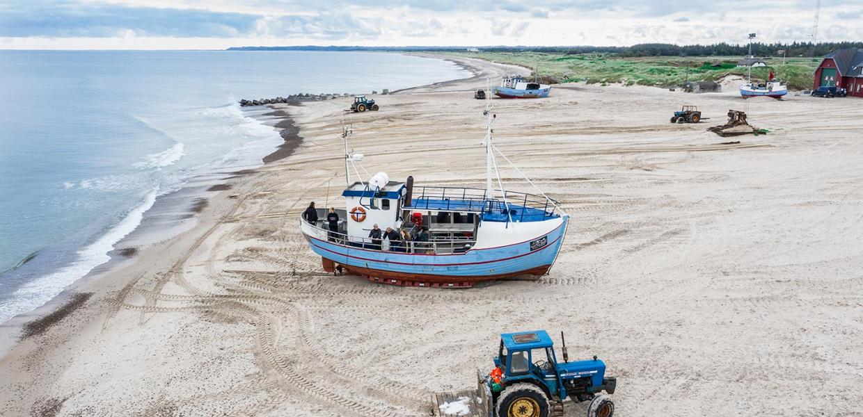 Thorupstrand-fiskebåde på strand sommer 2020