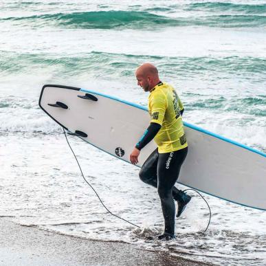 Surfer ved Klitmøller